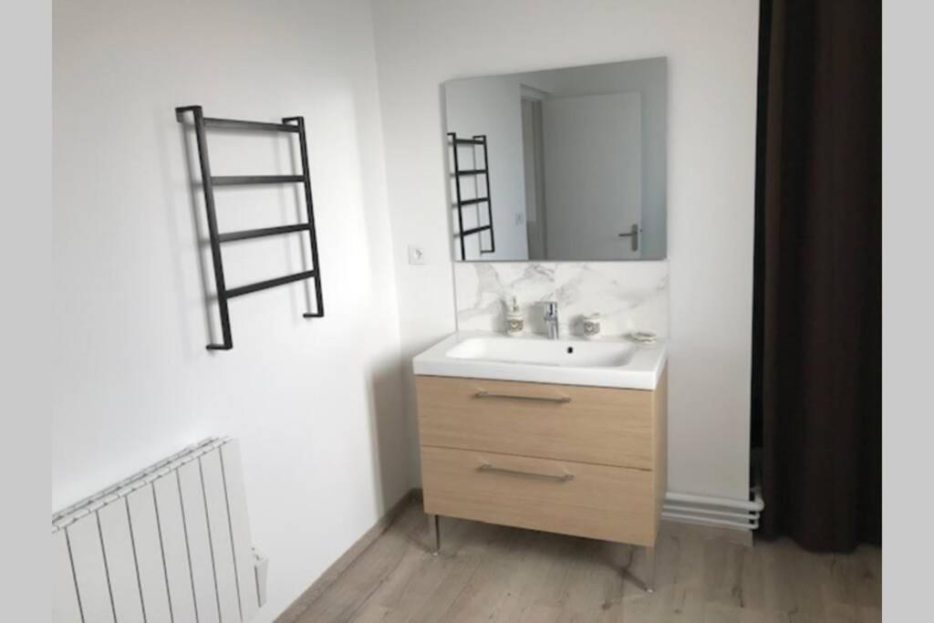 Duplex Agreable Et Spacieux 3 Chb Dont 1 Communicante Vendeville Екстериор снимка